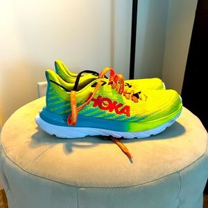 Hoka women’s Mach 5 runners. Size 8.